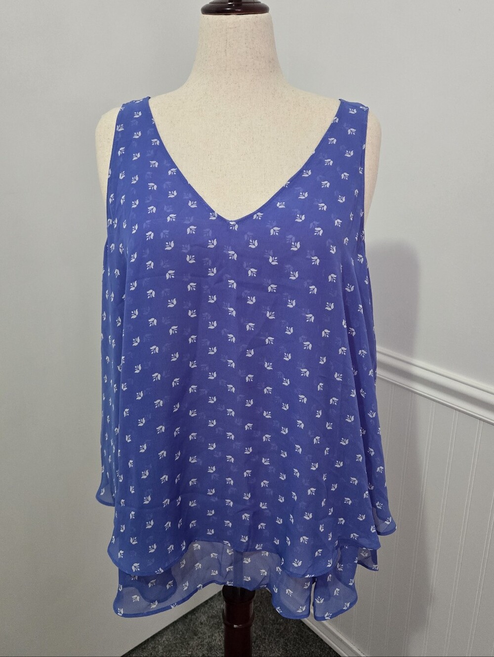 Lane Bryant Blue Printed V-Neck Ruffled Sleeveless Camisole